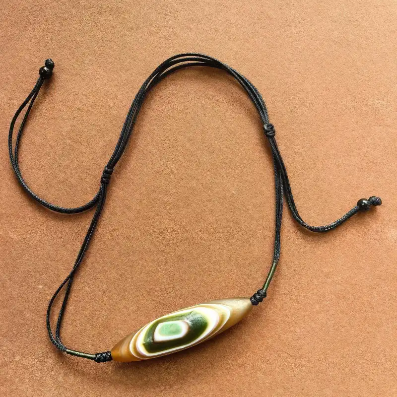 Kris Nature hand adjustable-cord-knot-tutorial.webp